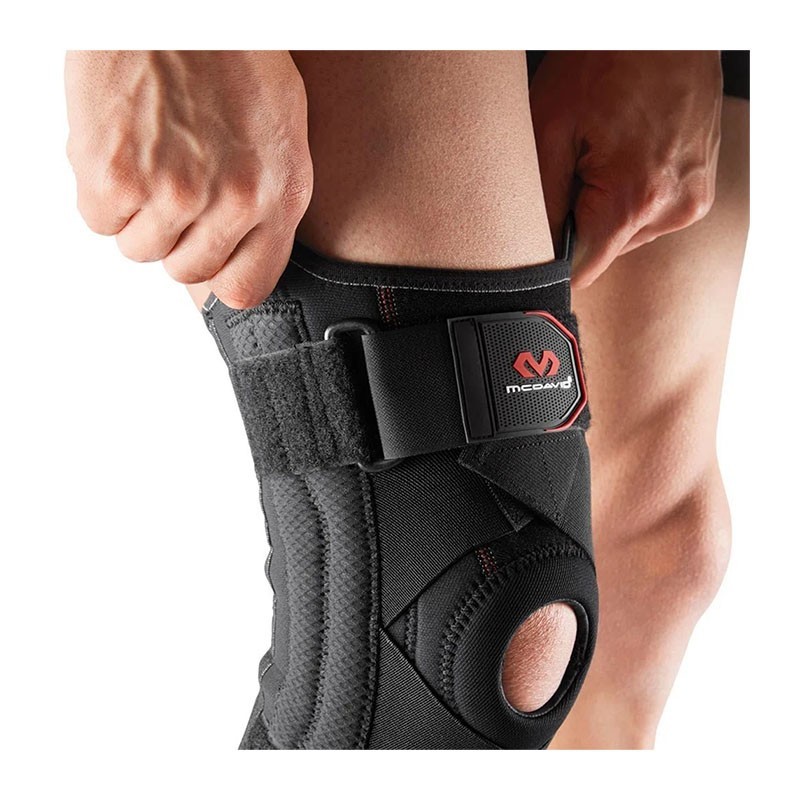 425 – Genouillère de maintien avec renforts latéraux et sangles croisées – McDavid - Le Sport Discount pas cher